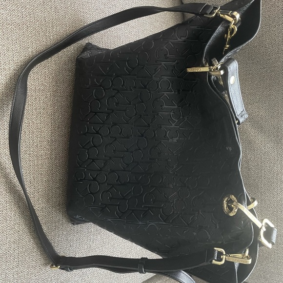 Calvin Klein Logo Embossed Tote Bag - Picture 2 of 9